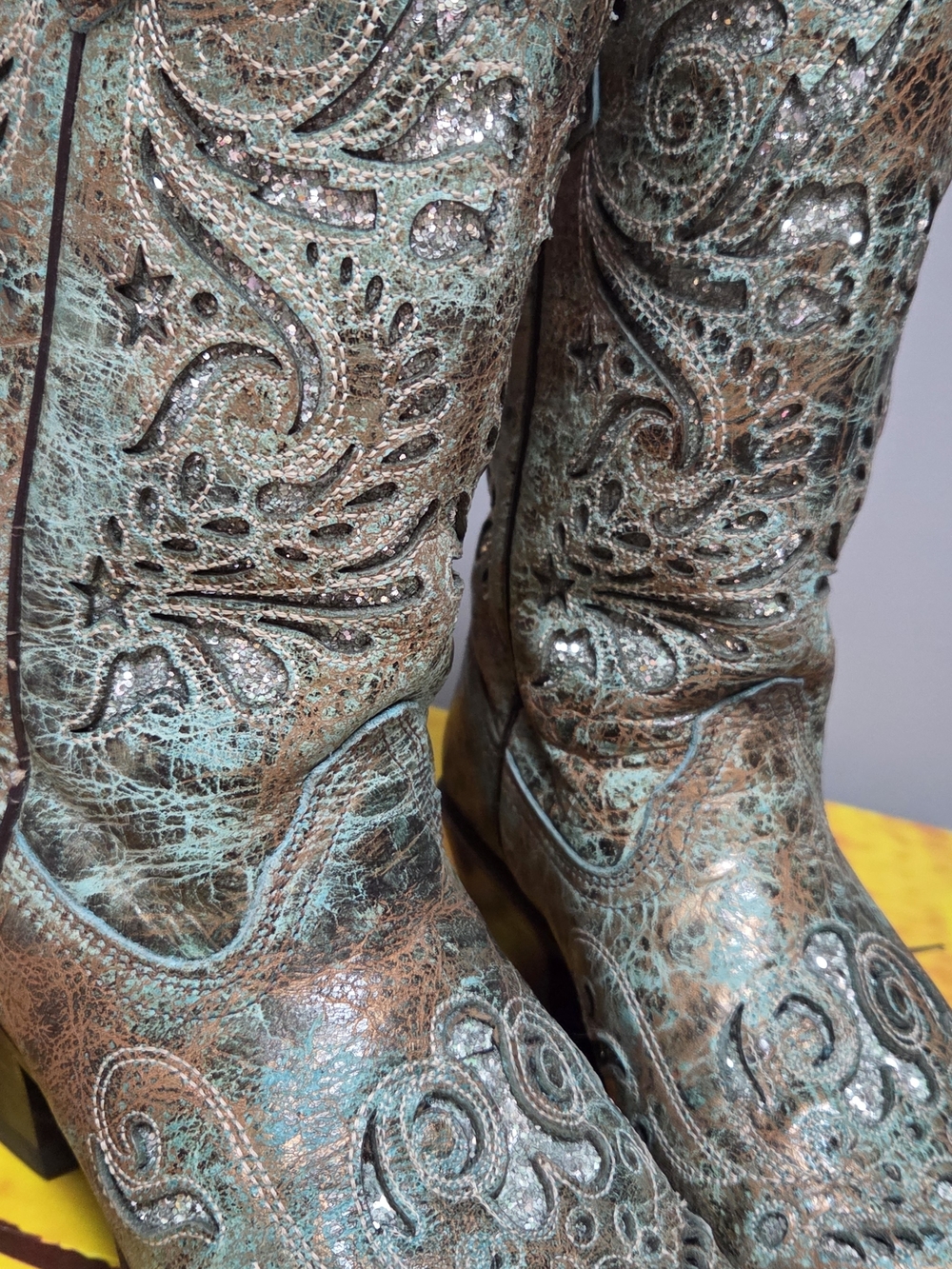 Like New! With Box Distressed Turquoise Brown Western Cowboy Boots